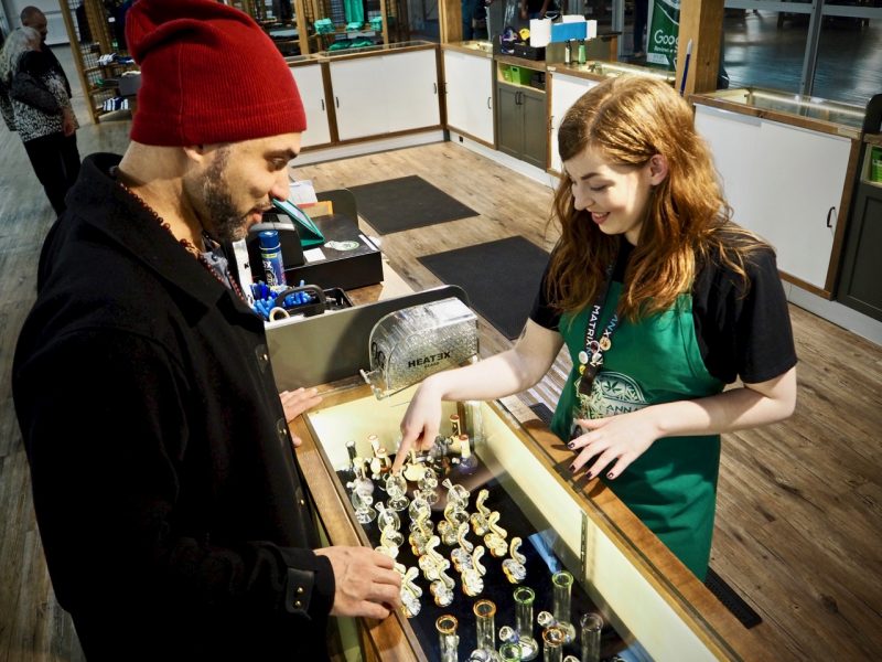 nuwu-cannabis-friendly-customer-experience-las-vegas-dispensary